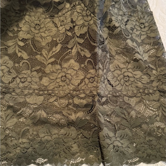 I don’t use anymoree Guess Tops Medium size Olive Green color - Picture 4 of 5